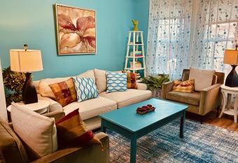 Lovely 1 bedroom with Patio ~ Easy commute to NYC has Balcony rooms