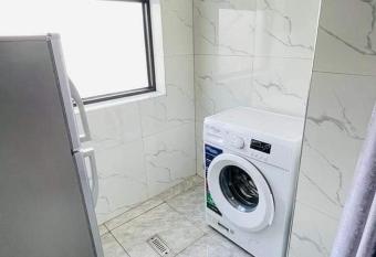 Yes allows 18 year olds to book a room