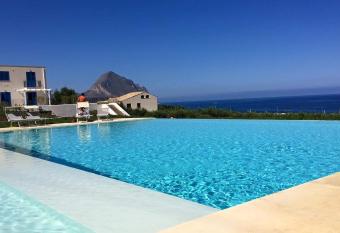 CALA AZZURRA MACARI Bed and Breakfast and Holidays House has Balcony rooms