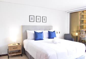 Apartment in Envigado with excellent location in Poblado avenue. has Balcony rooms