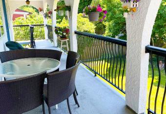 Private Suite with Private Entrance King bed has Balcony rooms