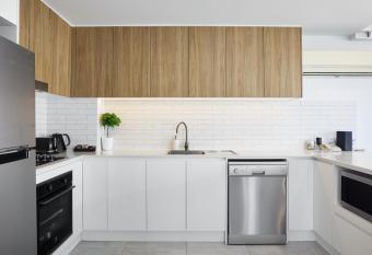 Serain Residences at Imperial Surf has rooms with a private hot tub