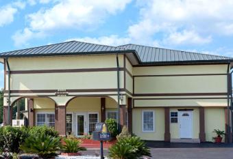 Days Inn by Wyndham Waycross has Smoking rooms