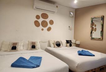 Baan Minnie 3 bedroom house 400m from Saikaew beach has Balcony rooms