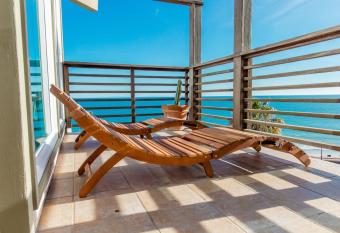The Vista House - Malibu Ocean Views - Bo-ho Chic has Balcony rooms