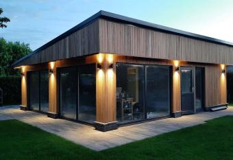 Luxe Recreatie Bungalow NO 10 has Balcony rooms