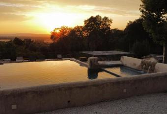 Mas proven  al dans un lieu exceptionnel has Balcony rooms