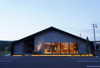 (null) allows 18 year olds to book a room