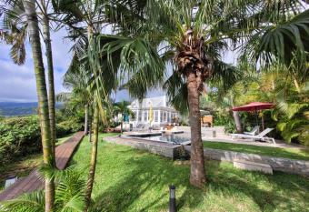 VILLA MANAAKI allows 18 year olds to book a room