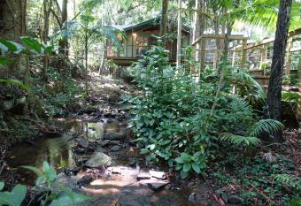 Treetops Montville has rooms with a private hot tub