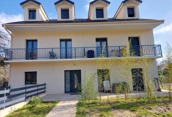 Maison paisible, chaleureuse has Balcony rooms