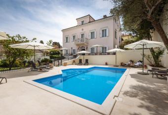 Villa Cassia has Balcony rooms