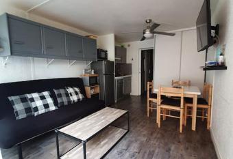 Le lagon bleu has Balcony rooms