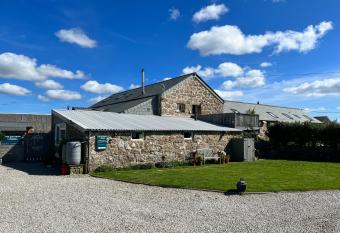 Lands End Hostel and B&B allows 18 year olds to book a room