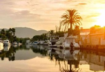 Jouvacations Villa Freser con piscina a canal has Balcony rooms