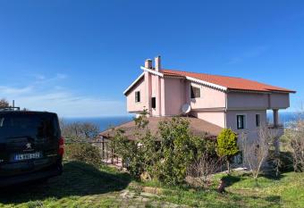 V  LLA SARA   HOME has rooms with a private hot tub