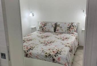 HOUSE ROMANTIC Rooms allows 18 year olds to book a room