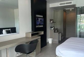 5 Th AVENUE hotel SHA Certified has rooms with a private hot tub