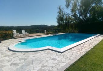 Piccolo Cottage allows 18 year olds to book a room