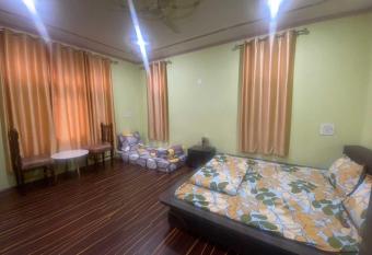 OYO 81382 Penthouse Villa allows 18 year olds to book a room