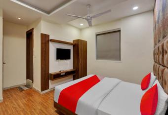OYO Flagship 81252 Hotel Vr Inn allows 18 year olds to book a room