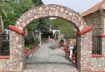 PERDIKI STUDIOS has Balcony rooms