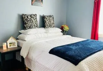 Cottage on the Lake has Balcony rooms