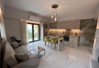 Vert House near The Beach has Balcony rooms