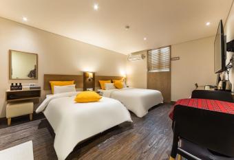 Incheon Soma Hotel allows 18 year olds to book a room