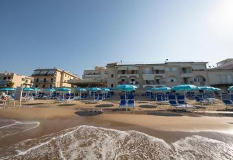 Albergo La Sirenella allows 18 year olds to book a room