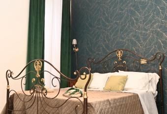 B&B Carlo V - House Hotel has rooms with a private hot tub