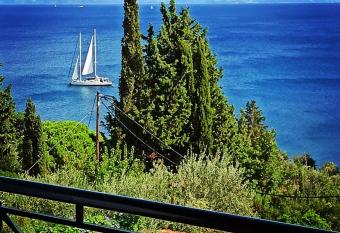 Takis & Eirini Family Apartments has Balcony rooms