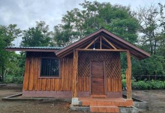 Caba  a Arrecife del pacifico sur has rooms with a private hot tub
