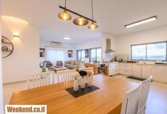                              has rooms with a private hot tub