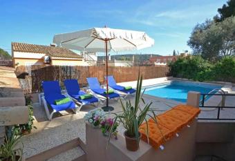 Benestar has Balcony rooms