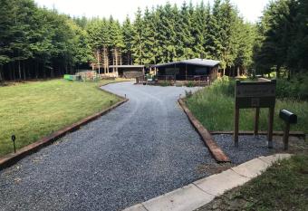 dardennen allows 18 year olds to book a room