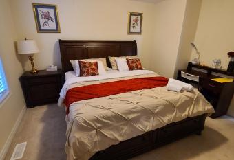 Beautiful Master Bedroom, TV, Wi-fi, Laundry, Parking allows 18 year olds to book a room