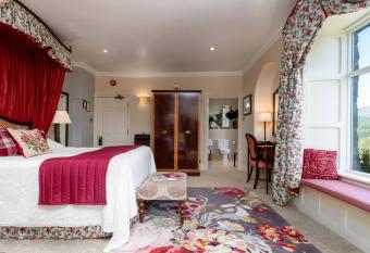 Penmaenuchaf Hotel allows 18 year olds to book a room