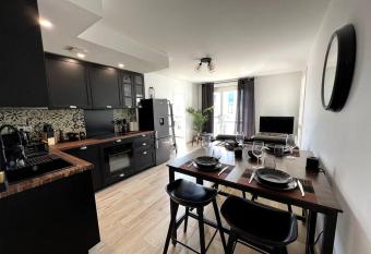 Appartement pour grand groupe has Balcony rooms