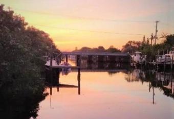 Tranquil Waterfront 2/1 in North Palm Beach has Balcony rooms