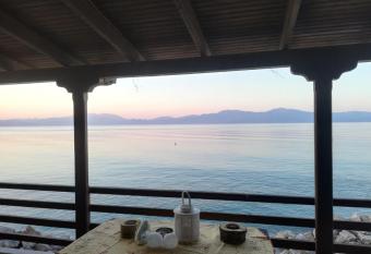 Melissiblue has rooms with a private hot tub