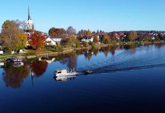 Ryb    sk   lo   Nautig Carp Dream 20 allows 18 year olds to book a room