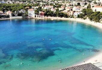 Superbe appartement refait    neuf proche plage. has Balcony rooms