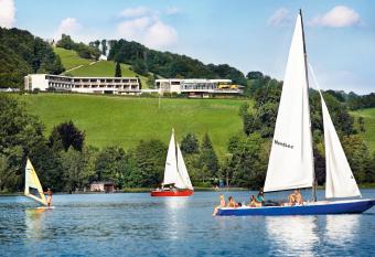 Landzeit Motor-Hotel Mondsee has Balcony rooms