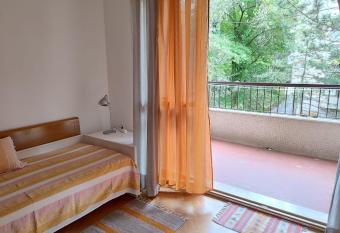 Yellow & Green allows 18 year olds to book a room