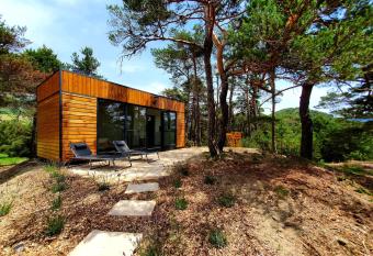 La calade allows 18 year olds to book a room