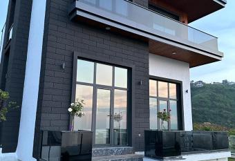 S  MAY LUXURY VILLA has Balcony rooms