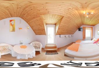 Privatzimmer Haus Gschweitl has Balcony rooms