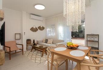 Carmel Boutique - City Oasis has Balcony rooms