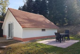 Mon chalet en Ari  ge avec piscine has Balcony rooms